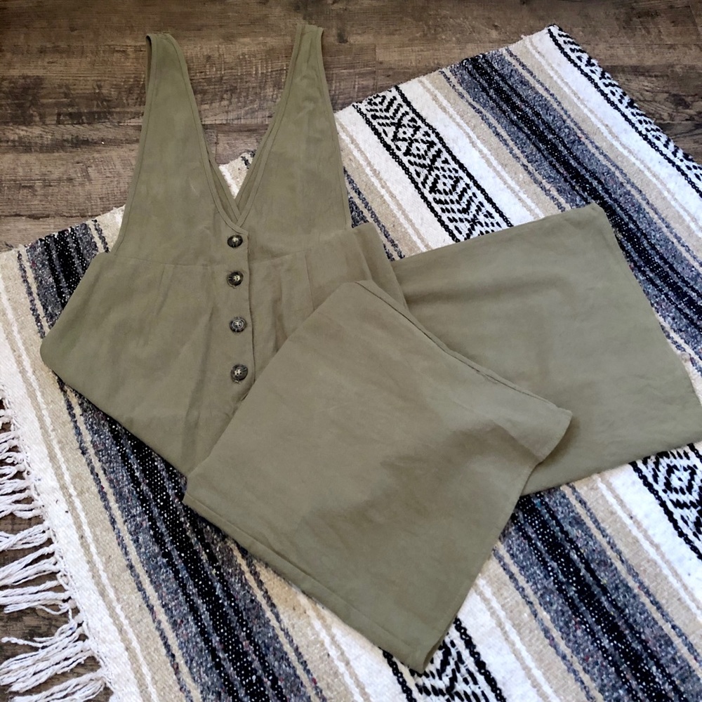 NWOT Green, Wide Leg, Button-Up, Cropped Overalls